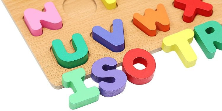 Drevená vkladacia abeceda