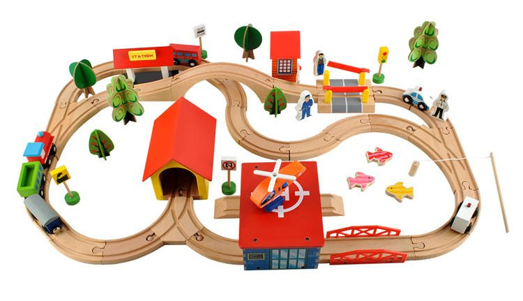 Drevená vláčiková dráha s heliportom 