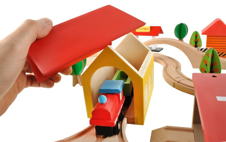 Drevená vláčiková dráha s heliportom 