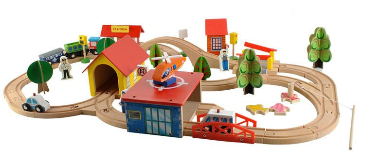 Drevená vláčiková dráha s heliportom 