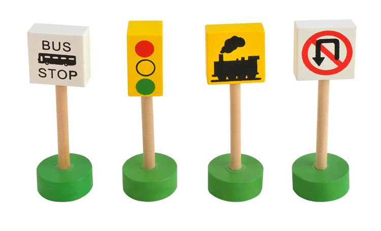 Drevená vláčiková dráha s heliportom 