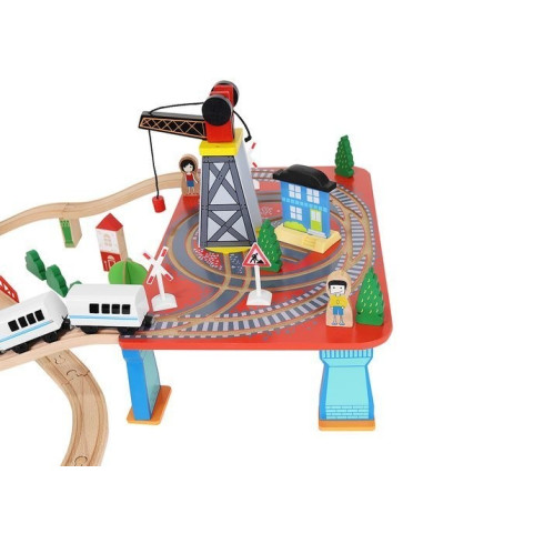 Dřevěná vláčková dráha na baterie