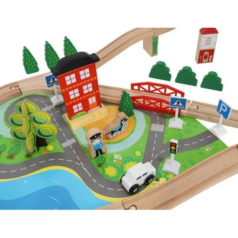 Dřevěná vláčková dráha na baterie