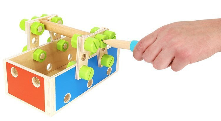 Dřevěný box s nářadím - 71 dílů