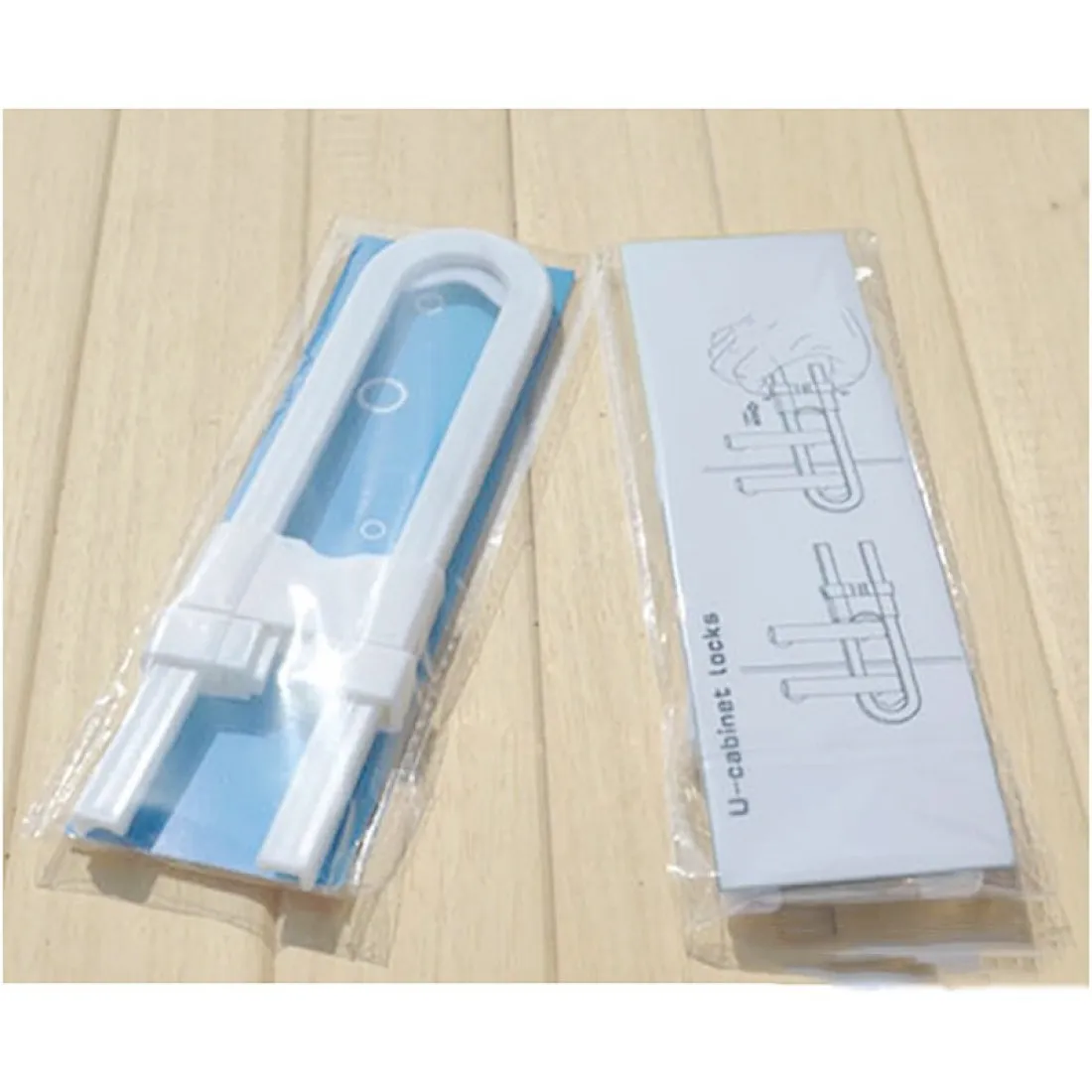 Dětský bezpečnostní zámek na nábytek 18x4cm, bílý