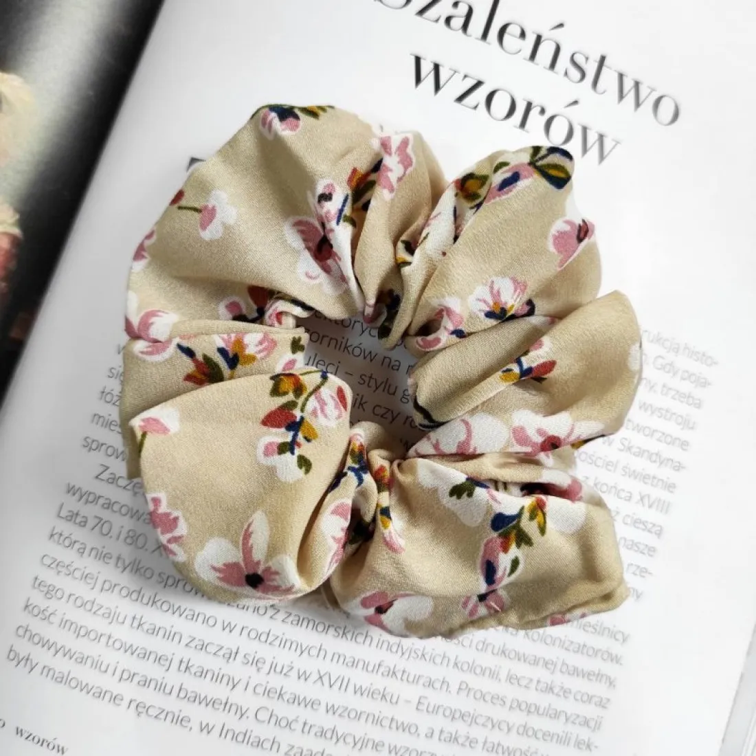 Gumička do vlasov - bežová