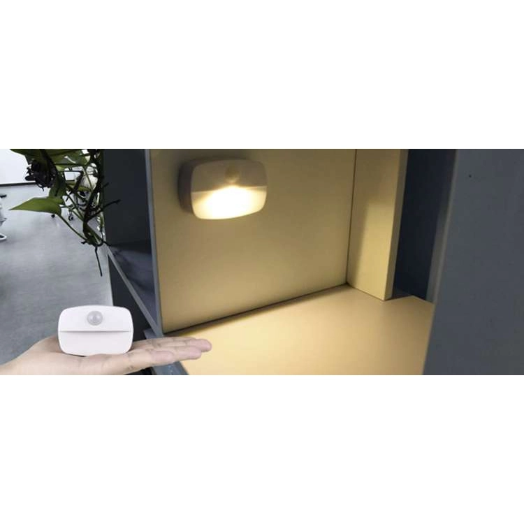 Nočná LED lampa s pohybovým senzorom