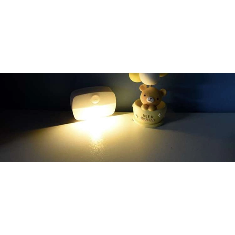 Nočná LED lampa s pohybovým senzorom