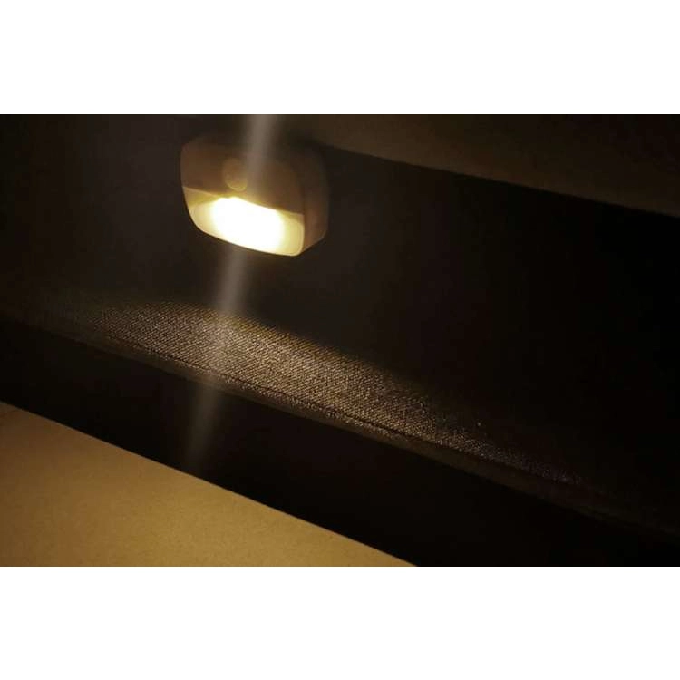 Nočná LED lampa s pohybovým senzorom