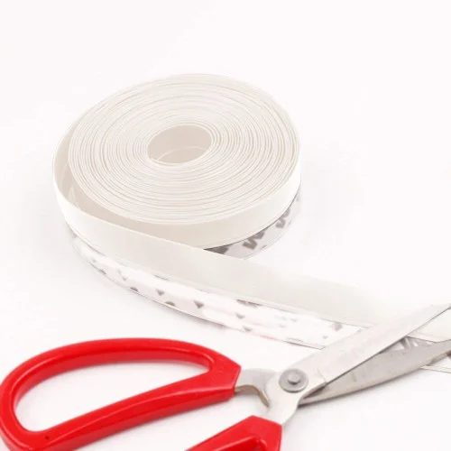 Tesniaca lišta do dverí - biela