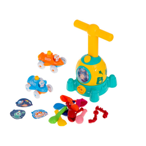 Zábavná detská hra s nafukovacími balónikmi - aerodynamická autoraketa - vesmír